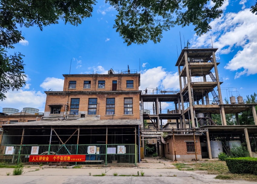 《厂区一角》 z6mg人生就是博胶片_副本.jpg